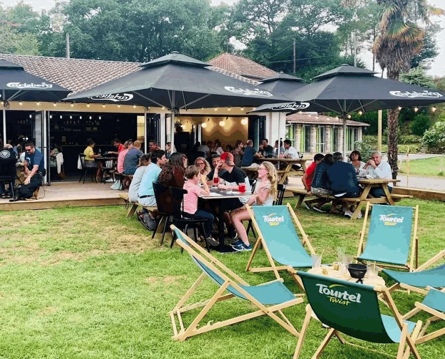 La terrasse de La Guinguette – La Marquèze à Josse